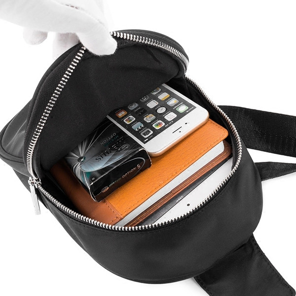 Kényelmes kis férfi táska fekete színben