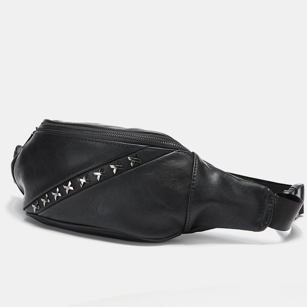 Μοντέρνα ανδρική δερματίνη τσάντα με μεταλλικά στοιχεία