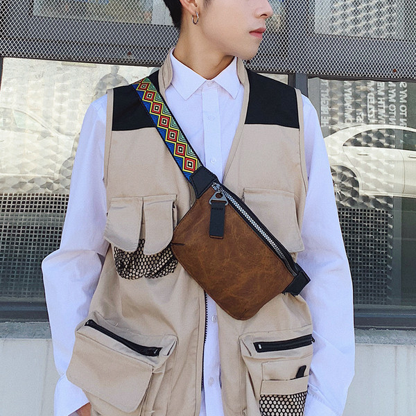 Öko bőrből készült férfi alkalmi táska, mintás pánttal