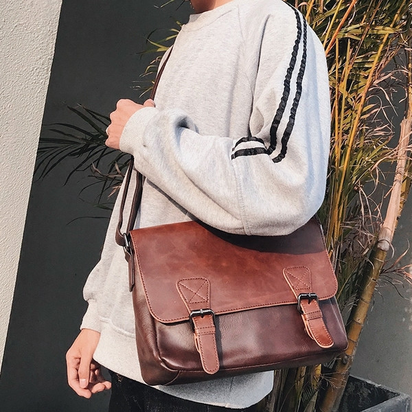 Κομψή ανδρική τσάντα δερματίνη σε τρία χρώματα