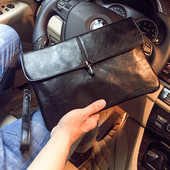 Κομψή μαύρη δερμάτινη τσάντα για άνδρες