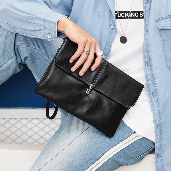 Κομψή μαύρη δερμάτινη τσάντα για άνδρες