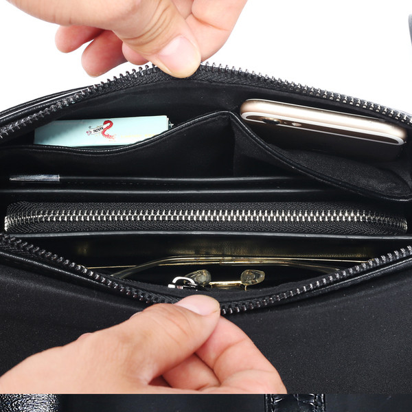 Κομψή μαύρη δερμάτινη τσάντα για άνδρες