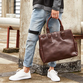 Πρακτική ανδρική καφέ τσάντα