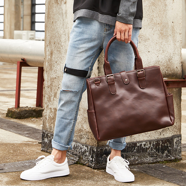 Πρακτική ανδρική καφέ τσάντα