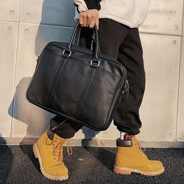 Κομψή επαγγελματική ανδρική τσάντα σε μαύρο χρώμα