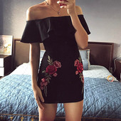 Aktuális női ruha színes fekete hímzéssel