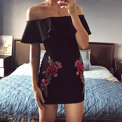 Aktuális női ruha színes fekete hímzéssel