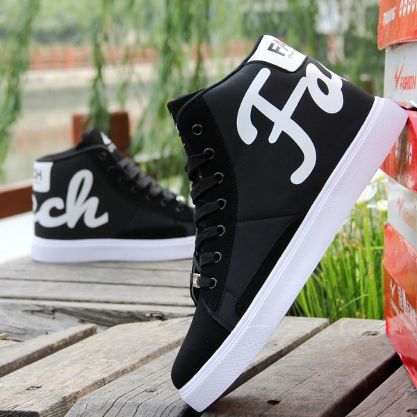 Modern férfi tornacipő három színben felirattal