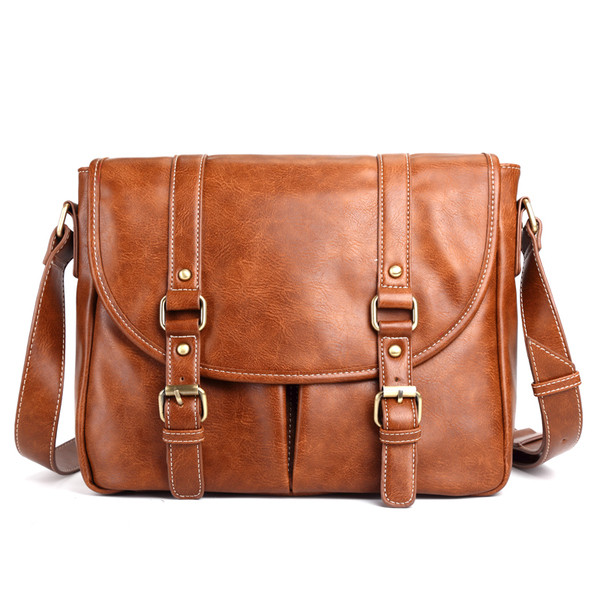 Ανδρική δερμάτινη τσάντα  σε καφέ και μαύρο χρώμα