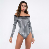 Stílusos női test csillogó hatással, csipke elemmel