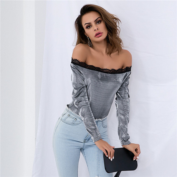 Stílusos női test csillogó hatással, csipke elemmel