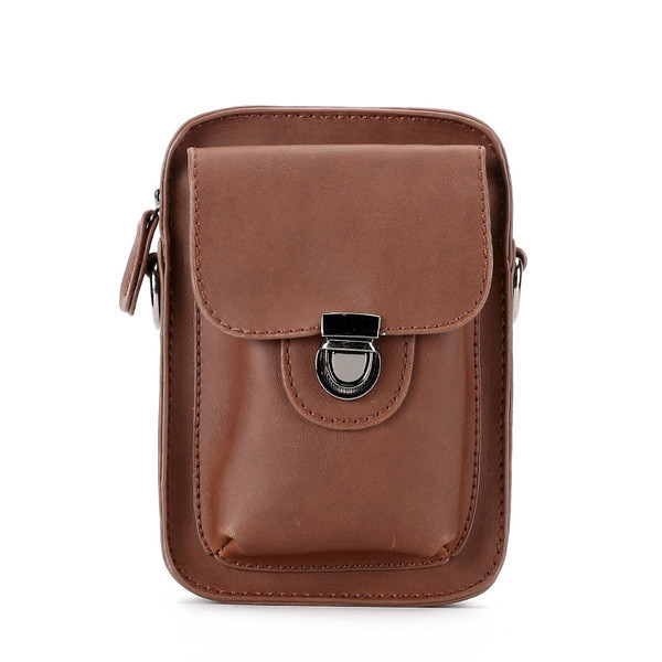 Μικρή ανδρικί τσάντα με ρυθμιζόμενη λαβή σε καφέ χρώμα