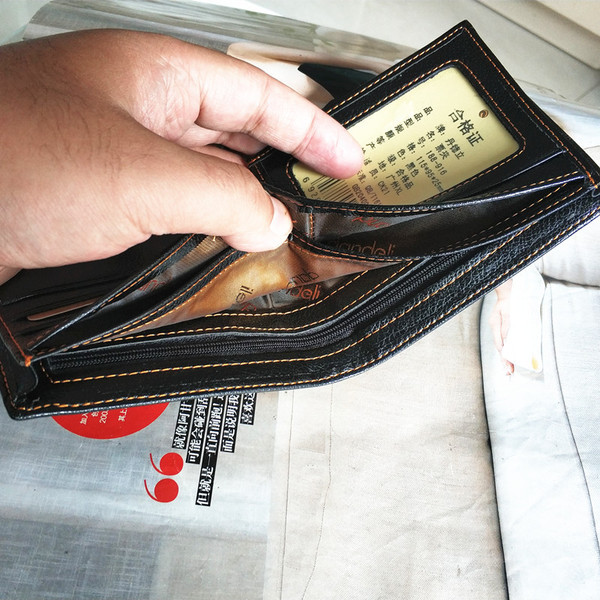 Ανδρικό πορτοφόλι σε μαύρο και καφέ χρώμα σε οικολογικό δέρμα