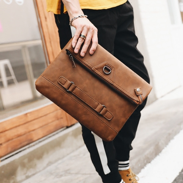 Ανδρική και ρετρό δερμάτινη τσάντα 