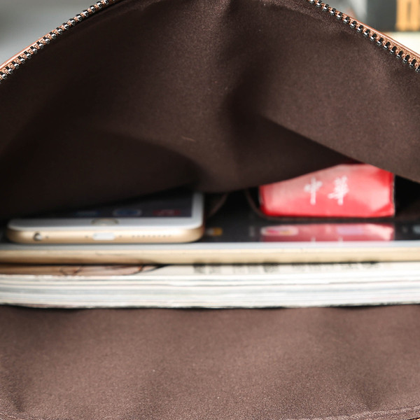 Ανδρική και ρετρό δερμάτινη τσάντα 