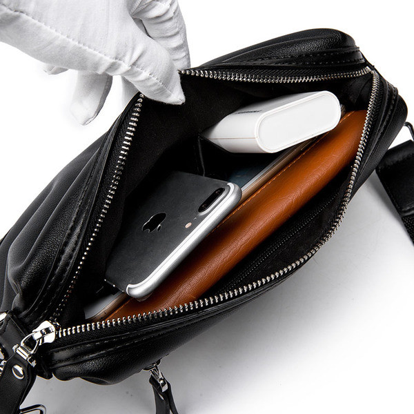 Κομψή δερμάτινη ανδρική τσάντα  σε μαύρο χρώμα