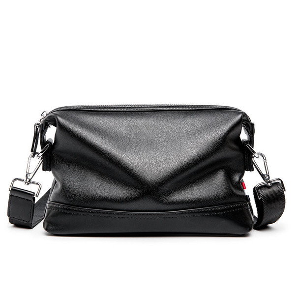 Κομψή δερμάτινη ανδρική τσάντα  σε μαύρο χρώμα