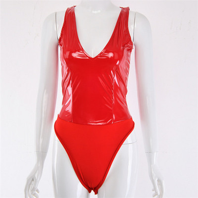 Női test mély V-nyakkal, három színben