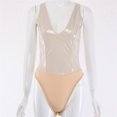 Női test mély V-nyakkal, három színben