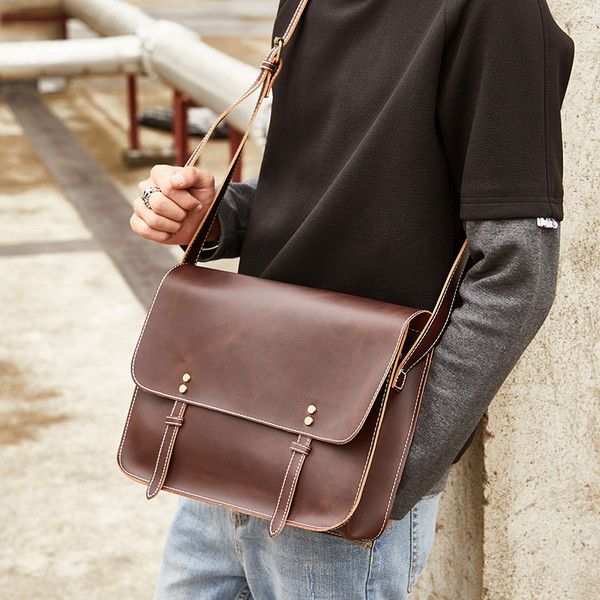 Praktikus férfi táska öko bőrből, két színben