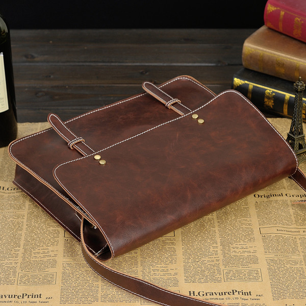 Praktikus férfi táska öko bőrből, két színben