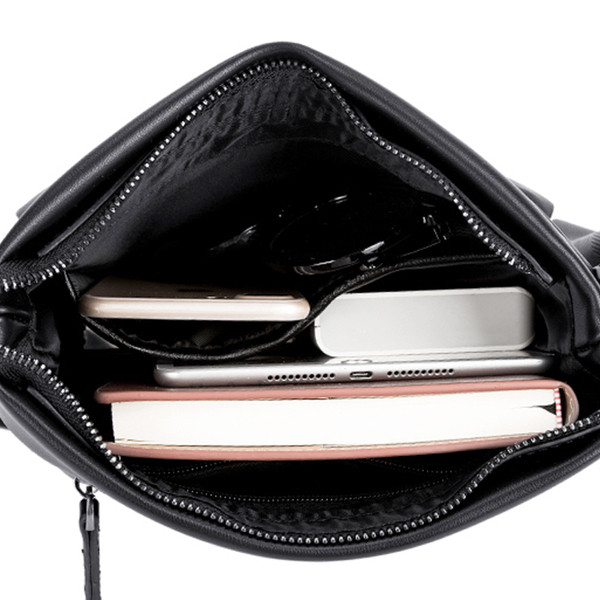 Ανδρική τσάντα από συνθετικό δέρμα σε μαύρο χρώμα