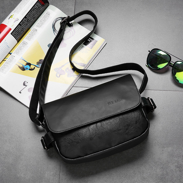 Egyszerű férfi táska fekete színben, öko bőrből