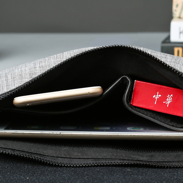 Κομψή επαγγελματική ανδρική τσάντα  σε μαύρο και γκρι χρώμα