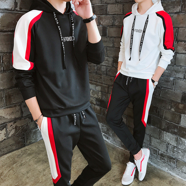 Set barbati care include un hanorac cu gluga si pantaloni sport in mai multe culori