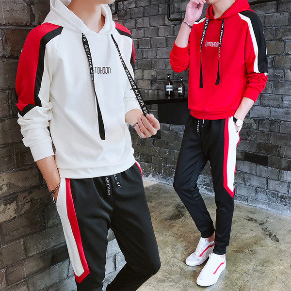 Set barbati care include un hanorac cu gluga si pantaloni sport in mai multe culori