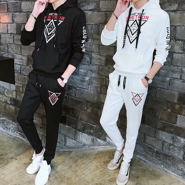 Férfi sportkészlet fekete-fehér applikációkkal