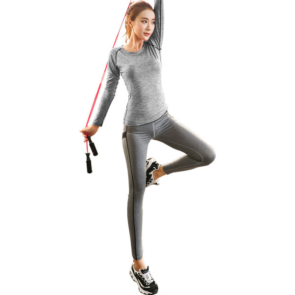 Két részből álló női sportkészlet több színben