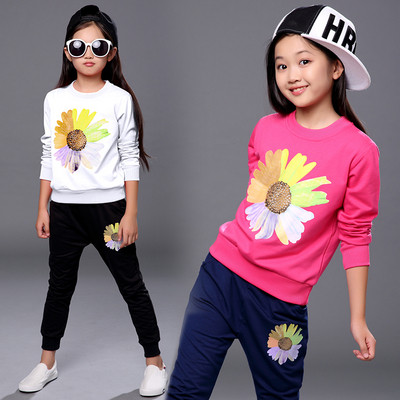 Модерен детски екип за момичета  с цветна апликация в два модела 