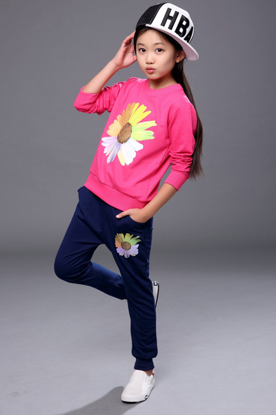 Μοντέρνο παιδικό σετ για κορίτσια με έγχρωμη εφαρμογή σε δύο μοντέλα