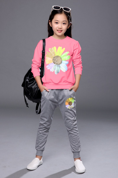 Μοντέρνο παιδικό σετ για κορίτσια με έγχρωμη εφαρμογή σε δύο μοντέλα