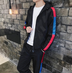 Αθλητικό σετ  ανδρικό με έγχρωμες άκρες σε λευκό και μαύρο χρώμα