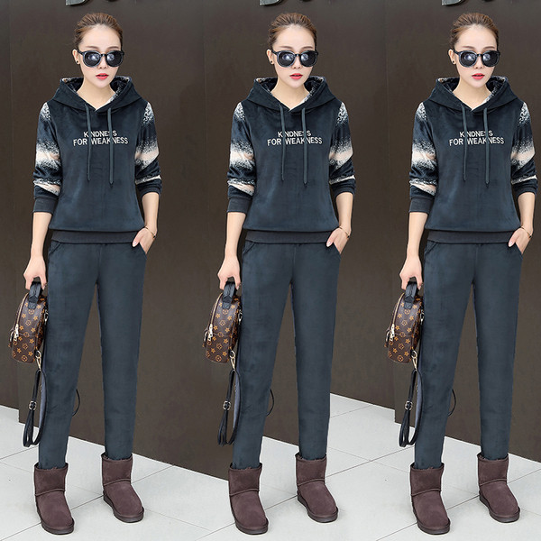 Γυναικείο αθλητικό σετ  για το φθινόπωρο και το  χειμώνα σε τρία χρώματα