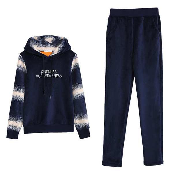 Γυναικείο αθλητικό σετ  για το φθινόπωρο και το  χειμώνα σε τρία χρώματα