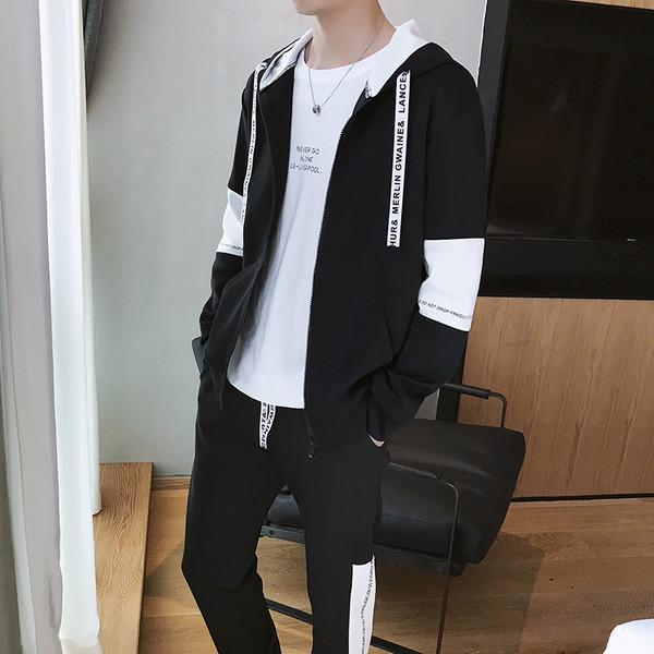 Αθλητικό ανδρικό σετ με επιγραφές σε λευκό και μαύρο χρώμα