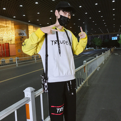 Αθλητικό ανδρικό σετ με επιγραφές σε διάφορα χρώματα