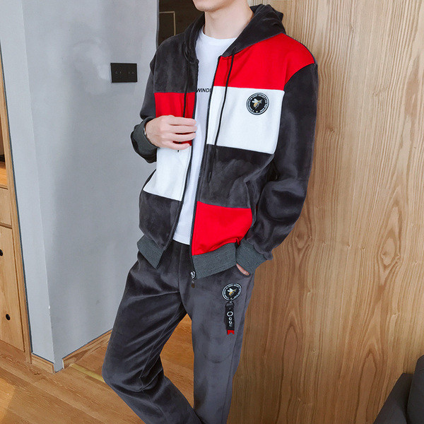 Καθημερινό σετ βελούδινο  για άνδρες με έγχρωμα εμβλήματα