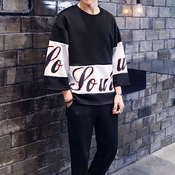 Férfi sport szett 3/4-es ujjal, fehér és fekete feliratokkal