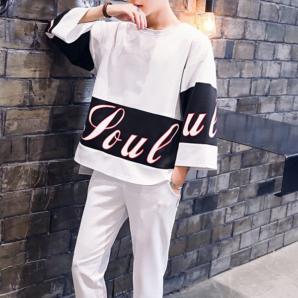 Férfi sport szett 3/4-es ujjal, fehér és fekete feliratokkal