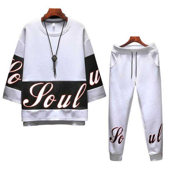 Férfi sport szett 3/4-es ujjal, fehér és fekete feliratokkal