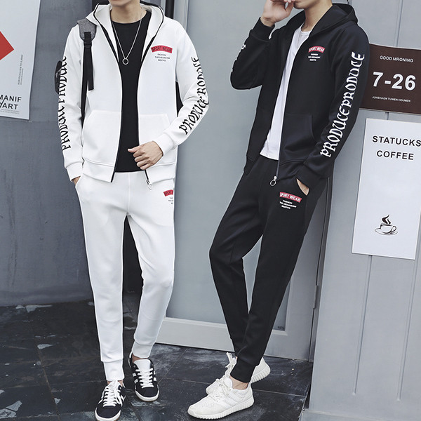 Αθλητικό ανδρικό σετ με επιγραφές σε μαύρο και άσπρο χρώμα