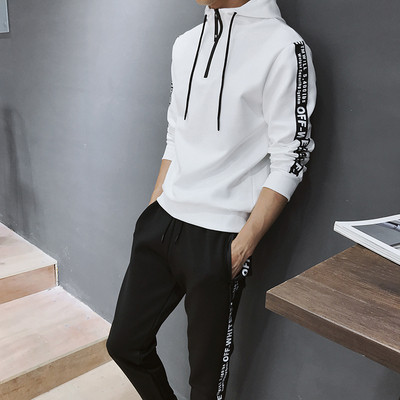 Férfi sportcsapat három színben felirattal