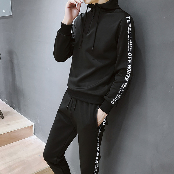 Férfi sportcsapat három színben felirattal