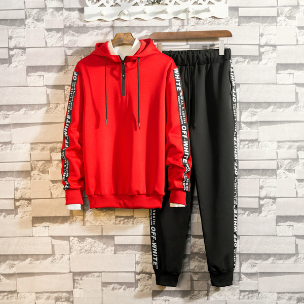 Férfi sportcsapat három színben felirattal