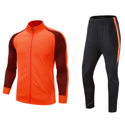 Férfi sportcsapat több színben pulóverrel és nadrággal